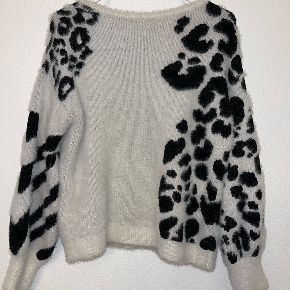 Vince Camuto White & Black Fuzzy Animal Print Crewneck Sweater
